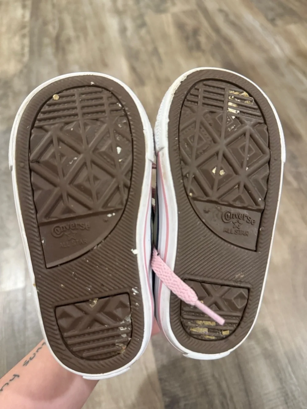Kids' Gray Polka Dot High-Top Sneakers with Pink Laces converse Allstar size 6